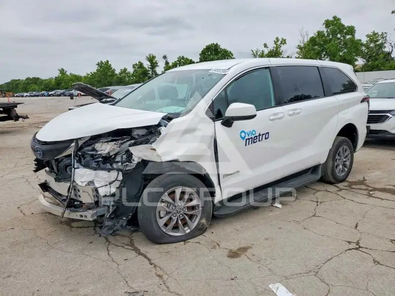 2025 Toyota SIENNA фото
