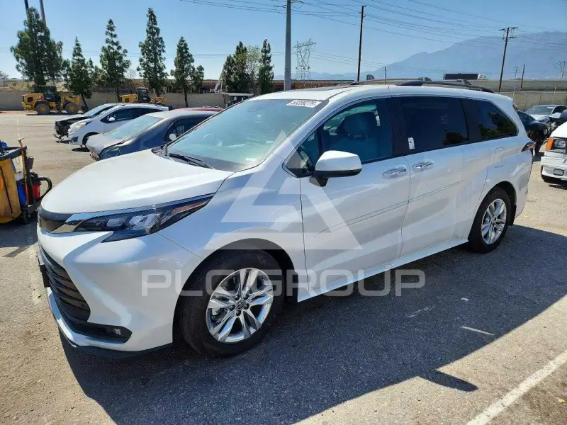 2025 Toyota SIENNA photo