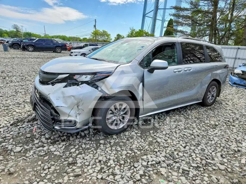 2025 Toyota SIENNA фото