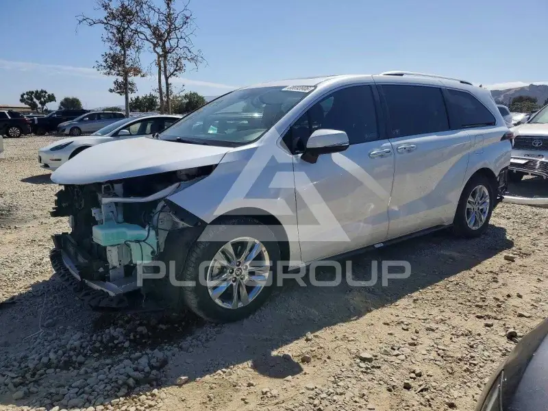 2025 Toyota SIENNA photo