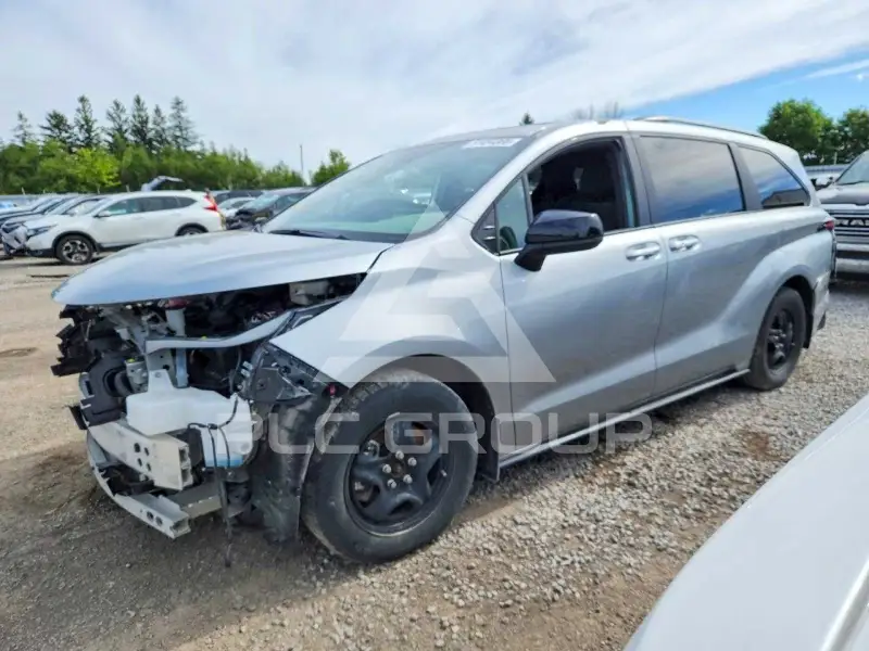 2025 Toyota SIENNA фото