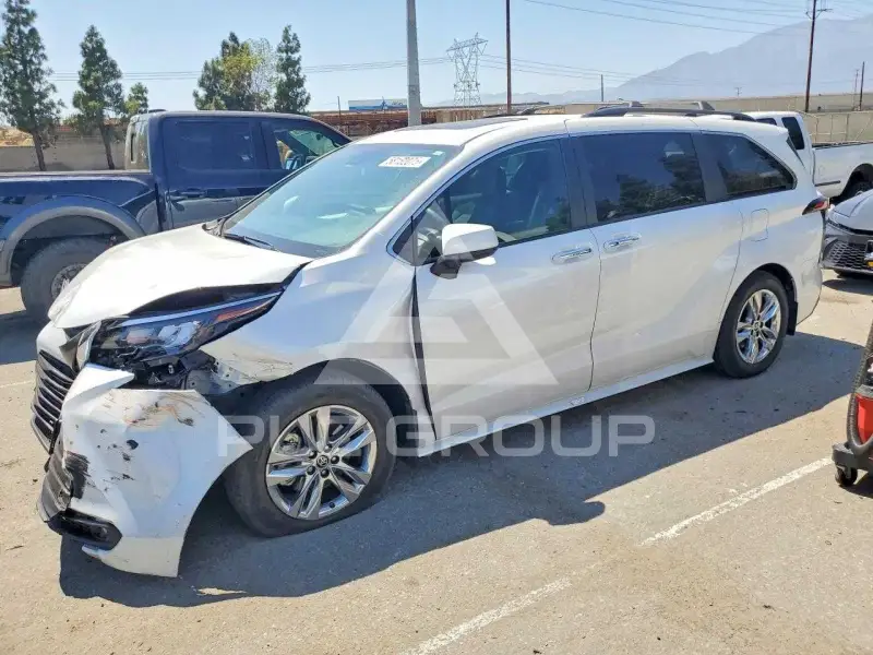 2025 Toyota SIENNA фото