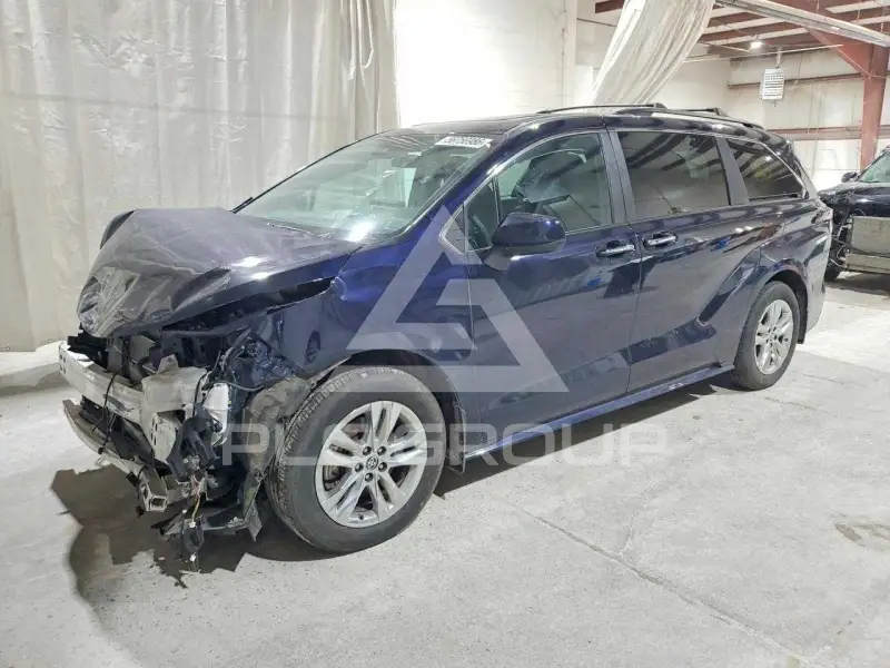 2025 Toyota SIENNA photo