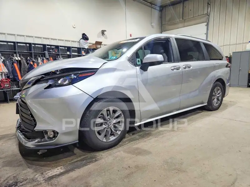 2025 Toyota SIENNA фото