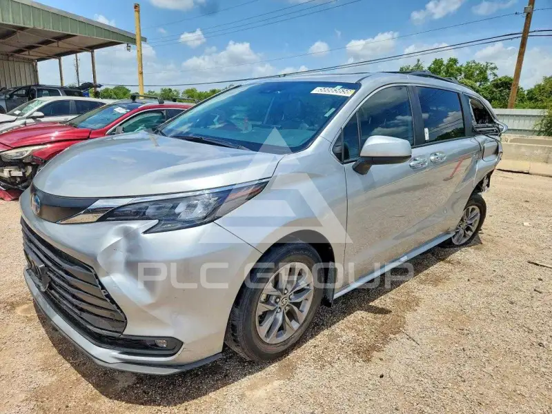 2025 Toyota SIENNA photo