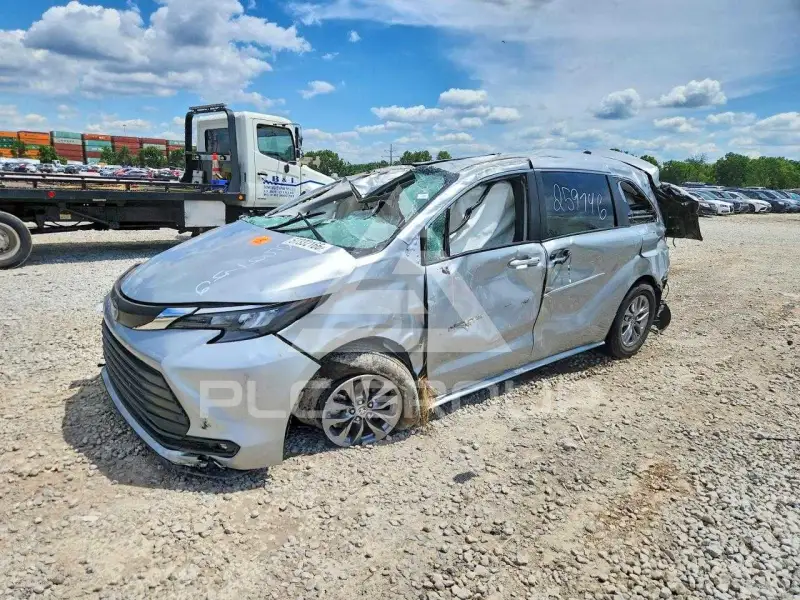 2025 Toyota SIENNA фото