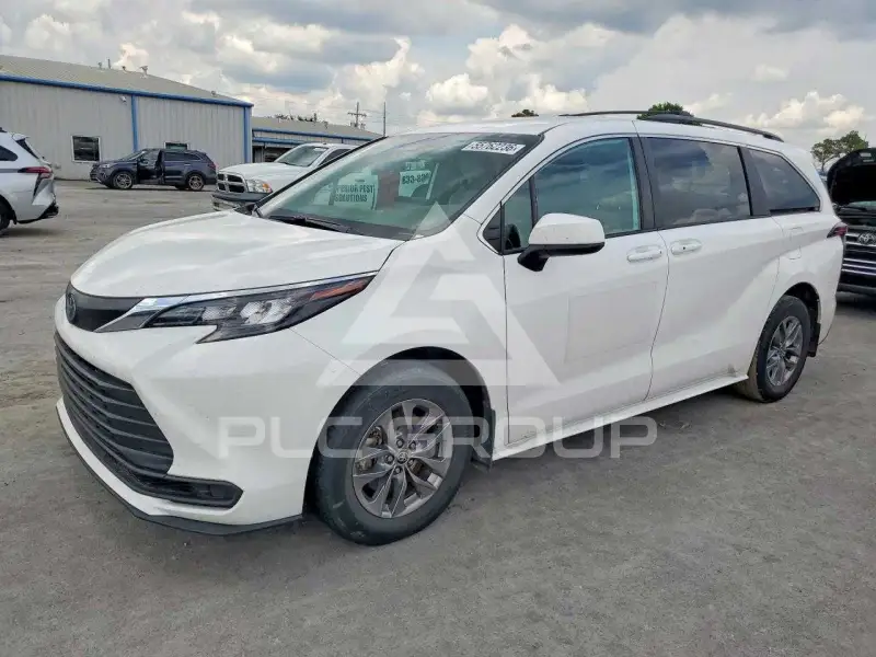 2025 Toyota SIENNA фото