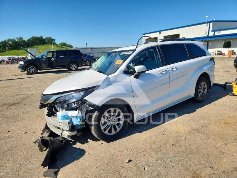 2025 Toyota SIENNA фото