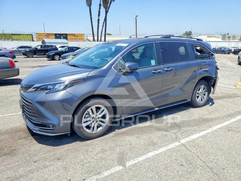 2025 Toyota SIENNA фото
