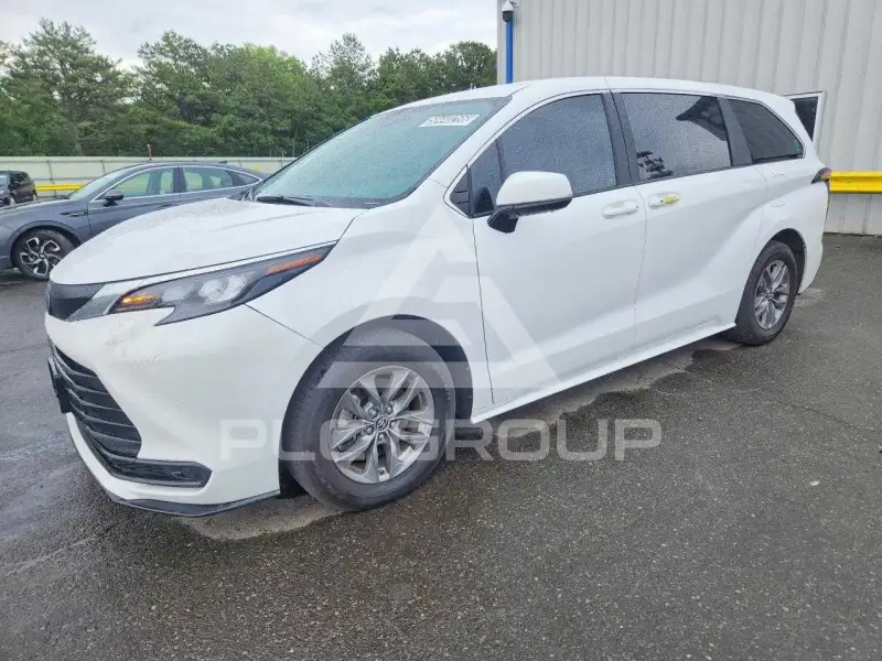 2025 Toyota SIENNA photo