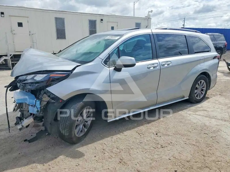 2025 Toyota SIENNA фото