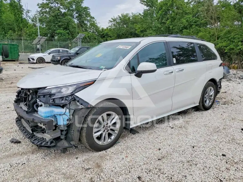 2025 Toyota SIENNA фото