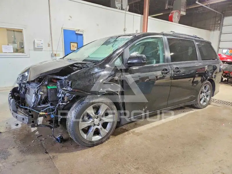 2011 Toyota SIENNA photo