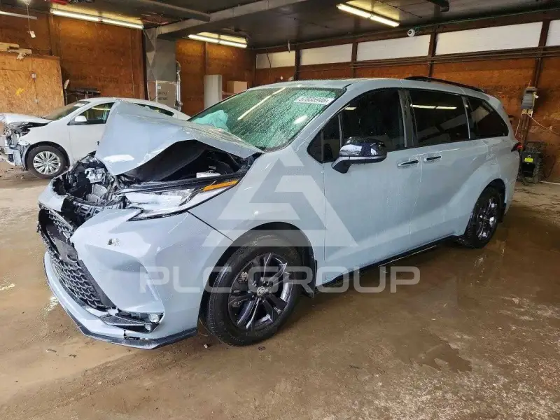 2025 Toyota SIENNA фото
