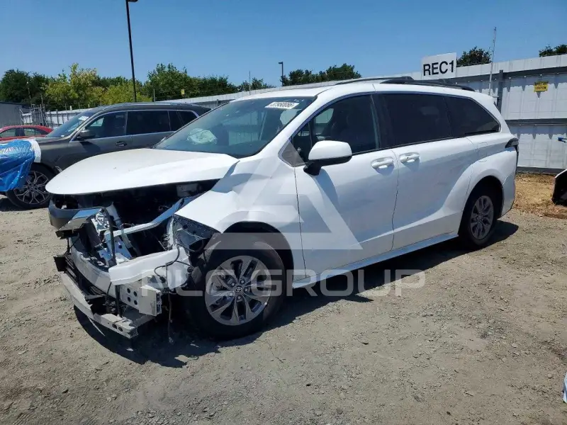 2025 Toyota SIENNA фото