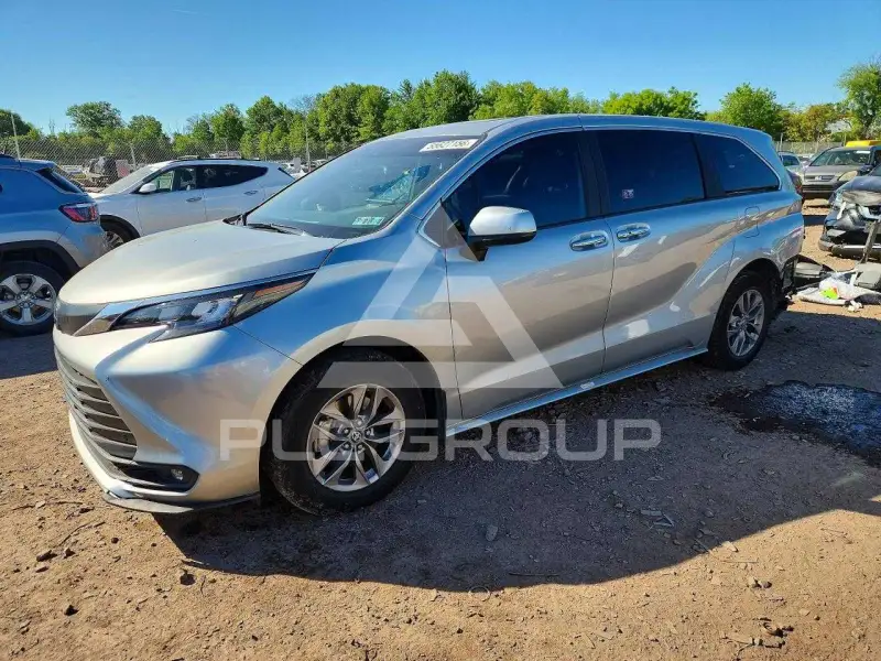 2025 Toyota SIENNA фото
