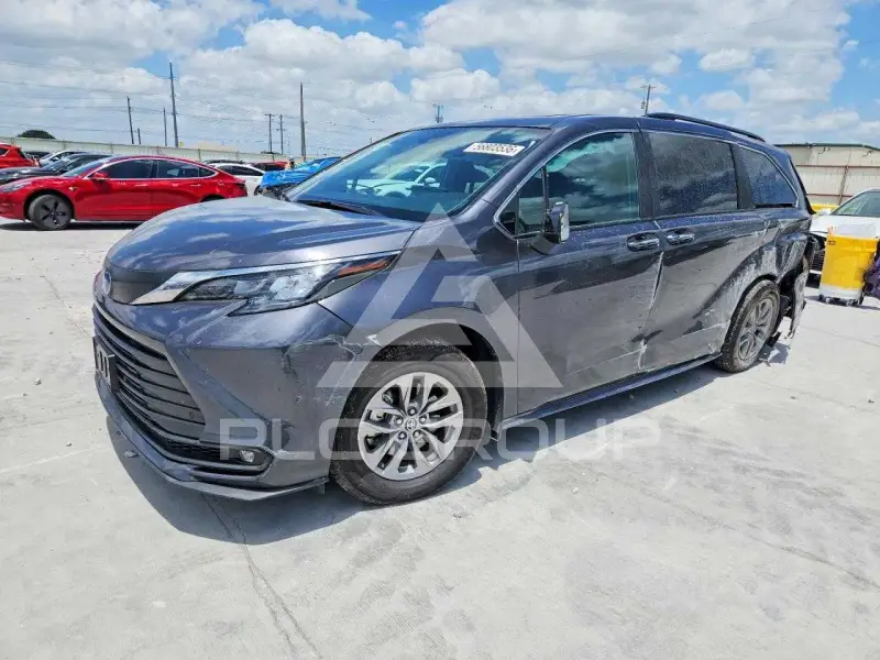 2025 Toyota SIENNA фото