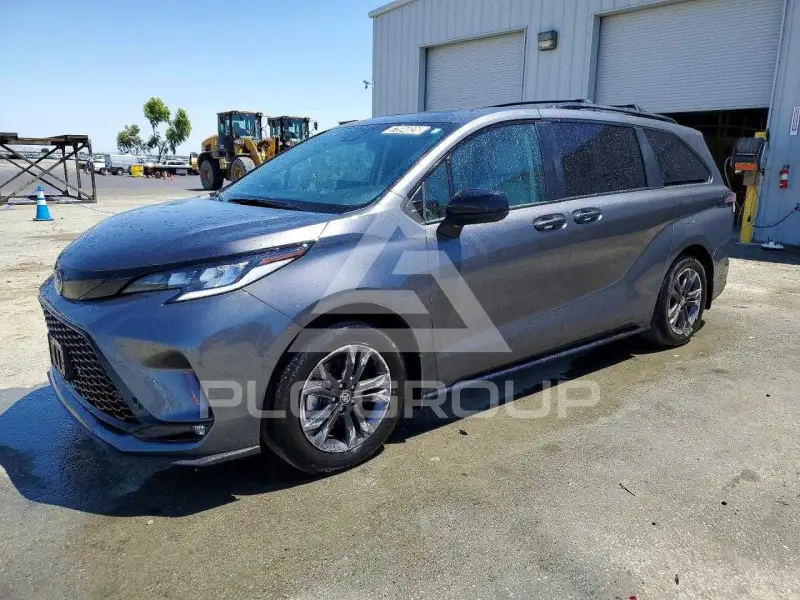 2025 Toyota SIENNA photo