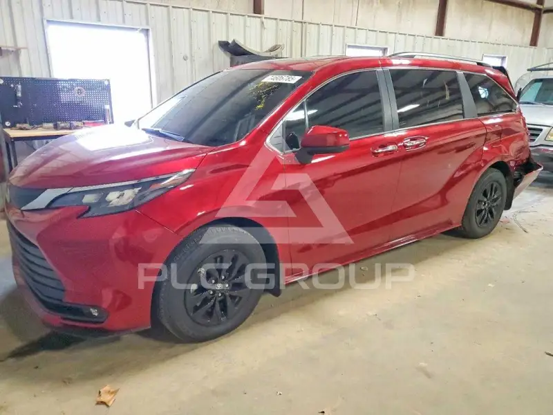 2025 Toyota SIENNA photo