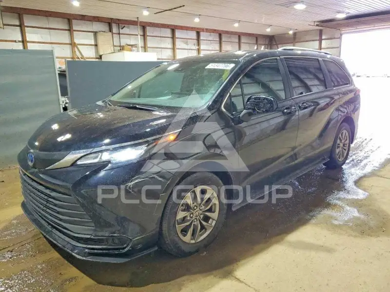 2025 Toyota SIENNA фото