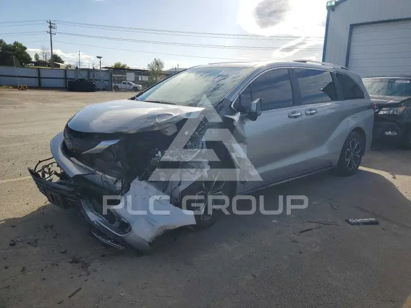 2025 Toyota SIENNA фото
