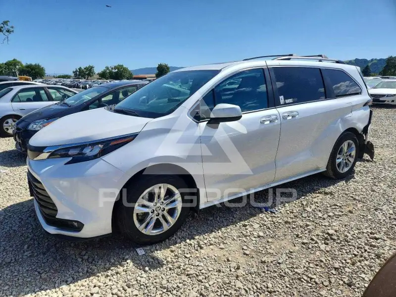 2025 Toyota SIENNA фото