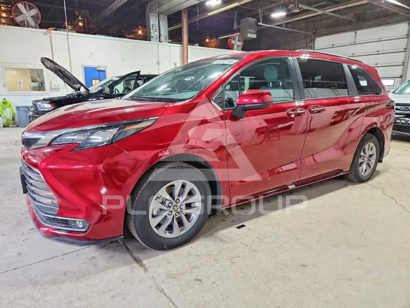 2025 Toyota SIENNA фото