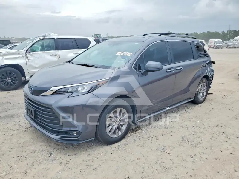 2025 Toyota SIENNA фото