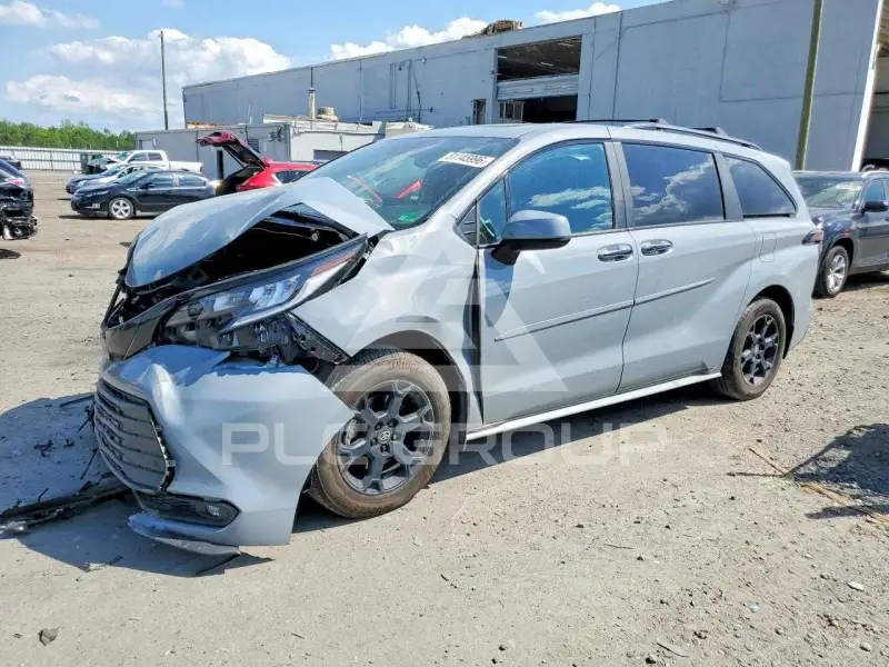 2025 Toyota SIENNA фото