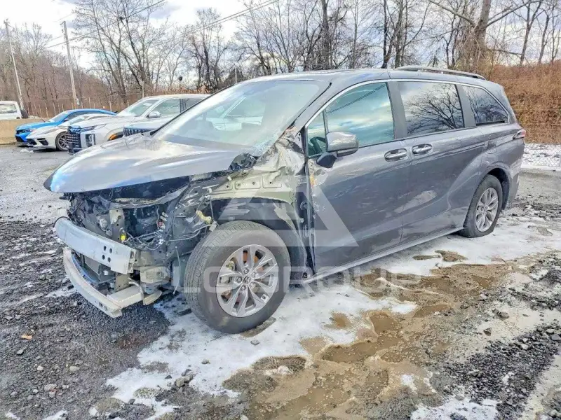 2025 Toyota SIENNA фото