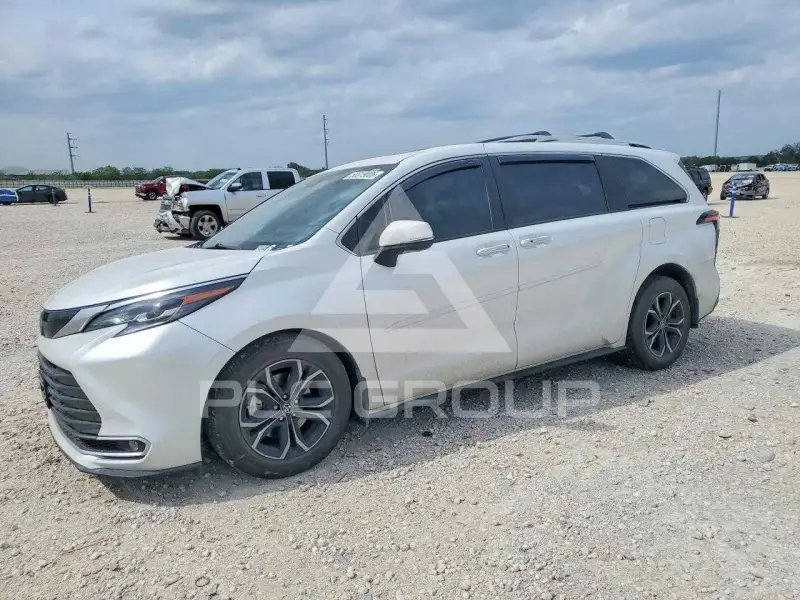 2025 Toyota SIENNA фото