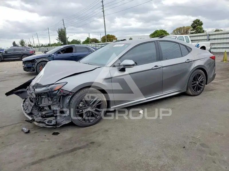 2025 Toyota CAMRY фото