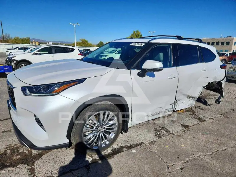 2025 Toyota Highlander photo