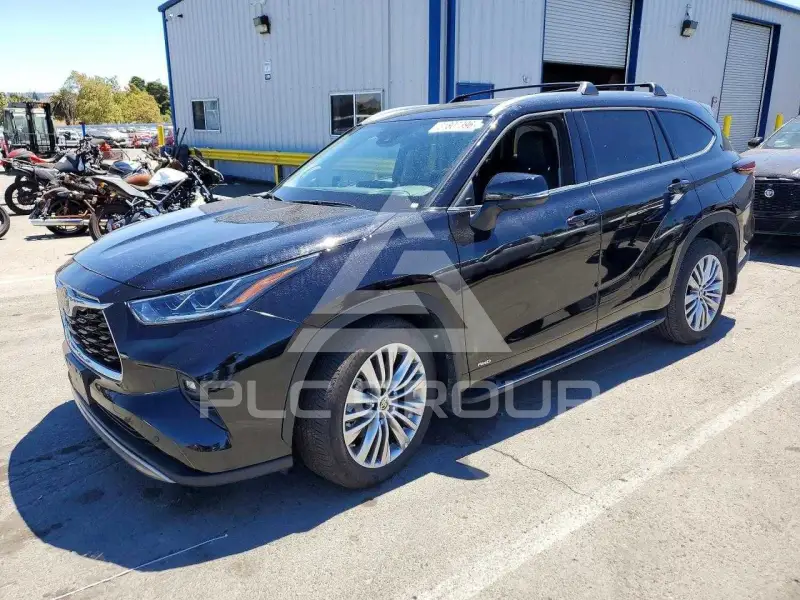 2025 Toyota Highlander photo