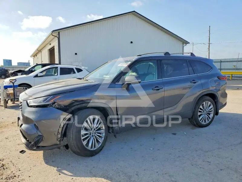 2025 Toyota Highlander photo