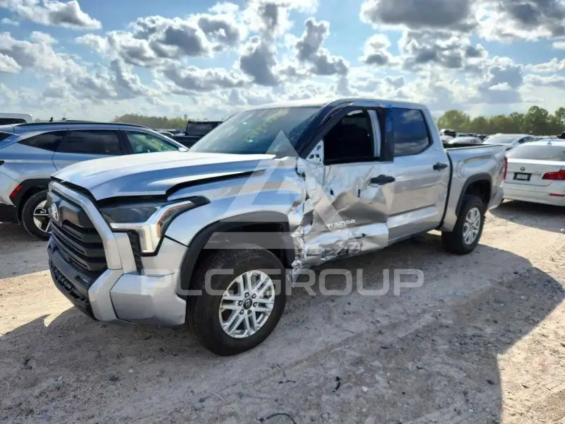 2025 Toyota TUNDRA фото