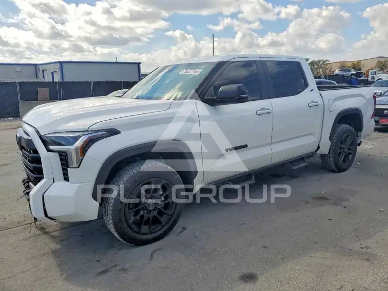 2025 Toyota TUNDRA фото