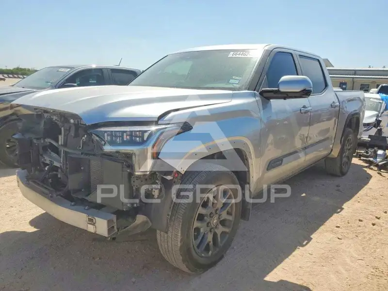 2025 Toyota TUNDRA фото