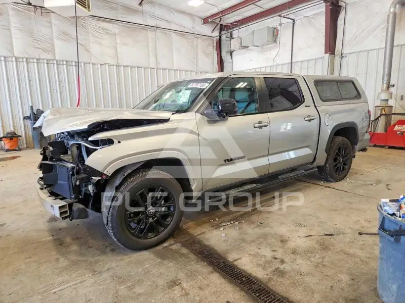 2025 Toyota TUNDRA фото