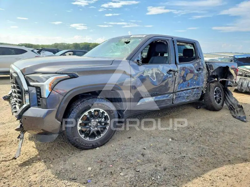 2025 Toyota TUNDRA фото