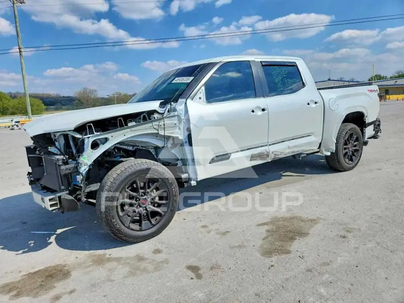 2025 Toyota TUNDRA фото
