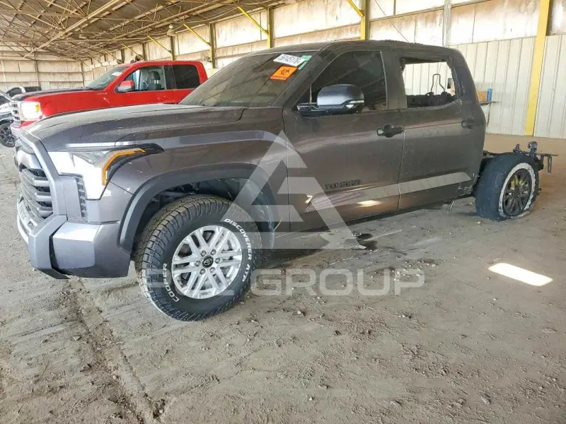 2025 Toyota TUNDRA фото