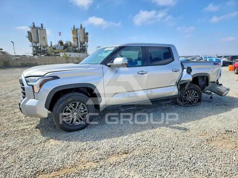 2025 Toyota TUNDRA фото