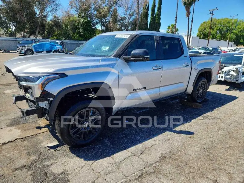 2025 Toyota TUNDRA фото