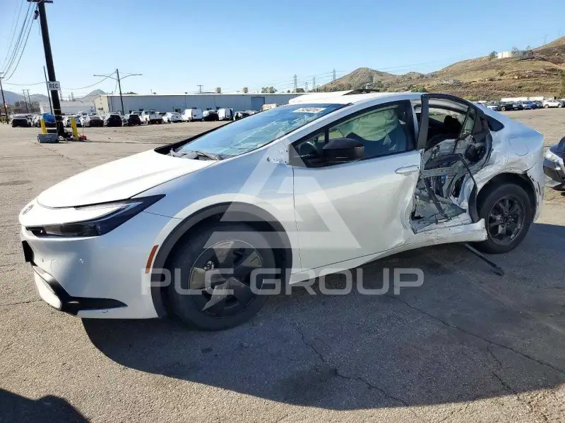 2025 Toyota PRIUS photo