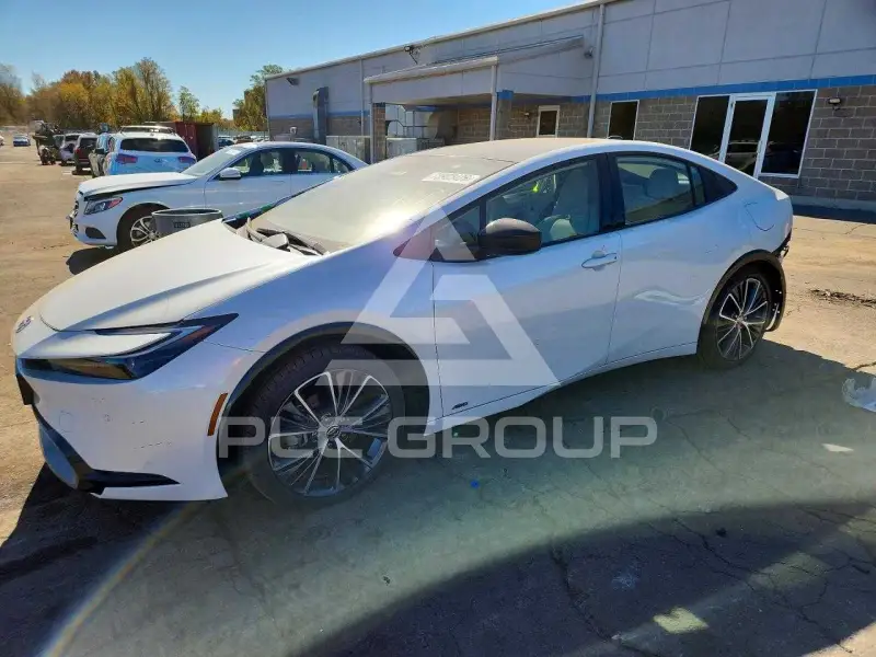 2025 Toyota PRIUS фото
