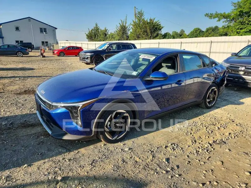 2025 KIA K4 фото