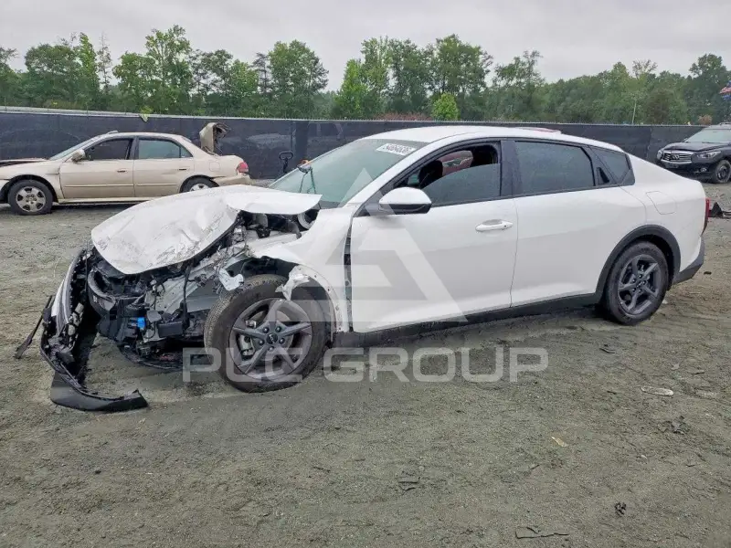 2025 KIA K4 фото