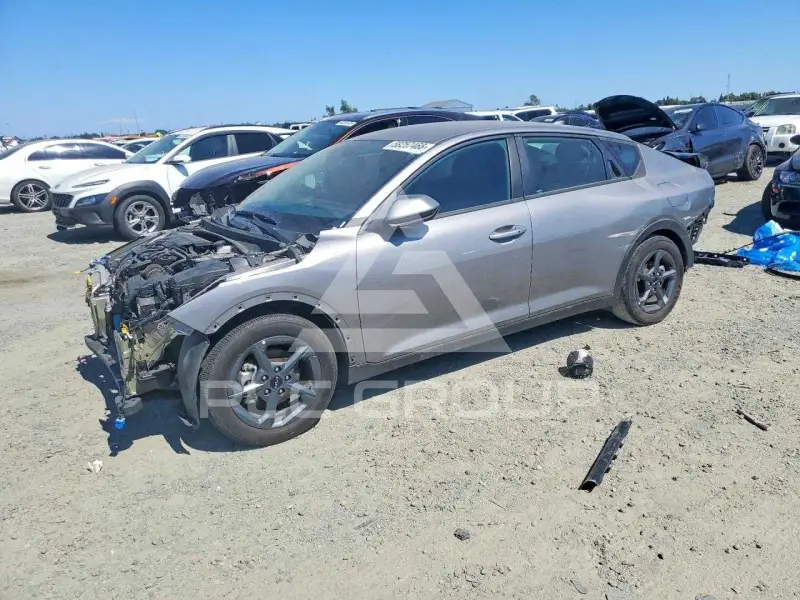2025 KIA  фото
