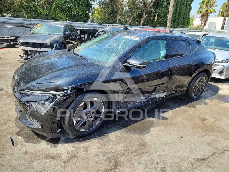 2025 KIA  фото